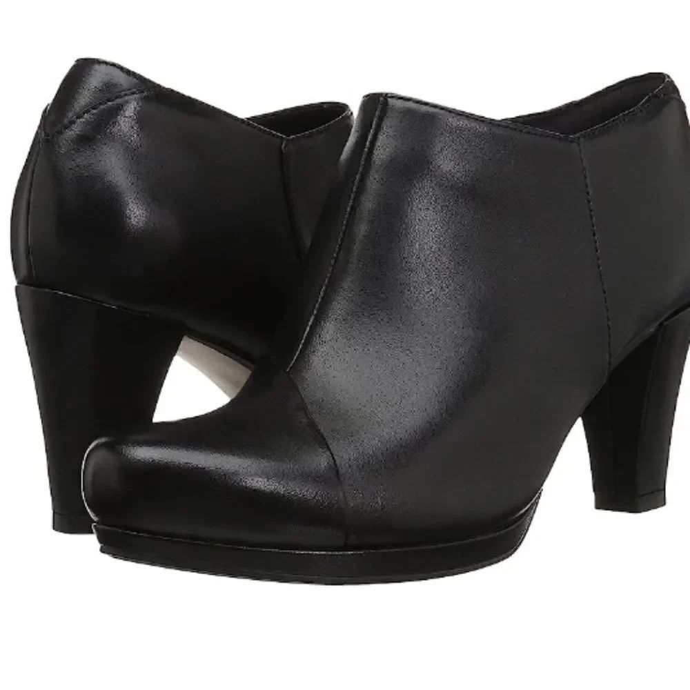WHITE MOUNTAIN HIGH HEEL ZIP CLOSURE ROUND TOE ANKLE BOOTIE